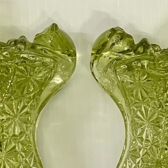 Vintage Clear Avocado Green Starburst Pinwheel Fan Pressed Art Glass Shoes - Picture 9 of 16